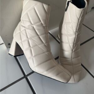 Elegant Cream Quilted Block-Heel Boots – Size 38 (Stradivarius)